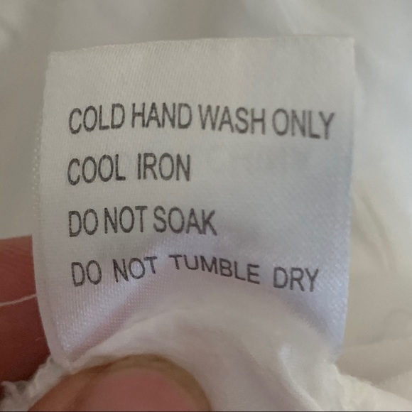 LF Rumor Boutique Flowy Off the Shoulder White Crop Top Size Medium - Picture 13 of 14